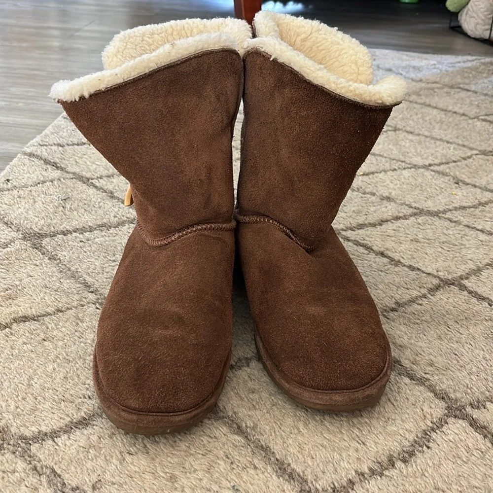 🌸 Bearpaw boots size 11